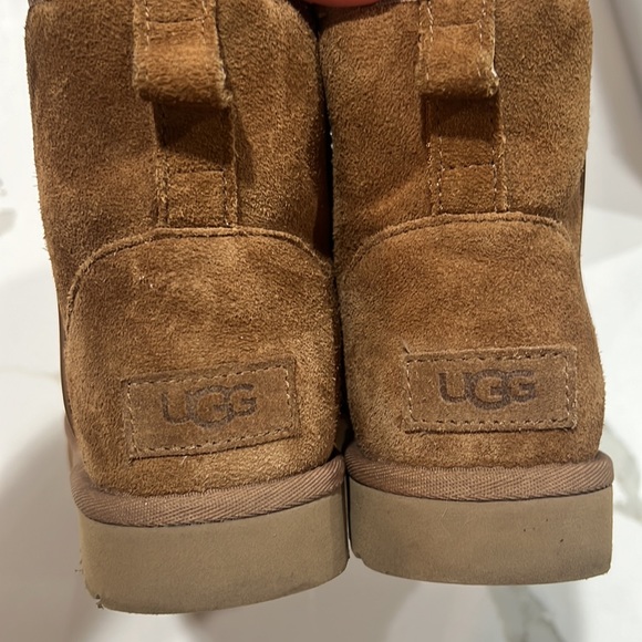 Uggs Womens - Picture 13 of 15